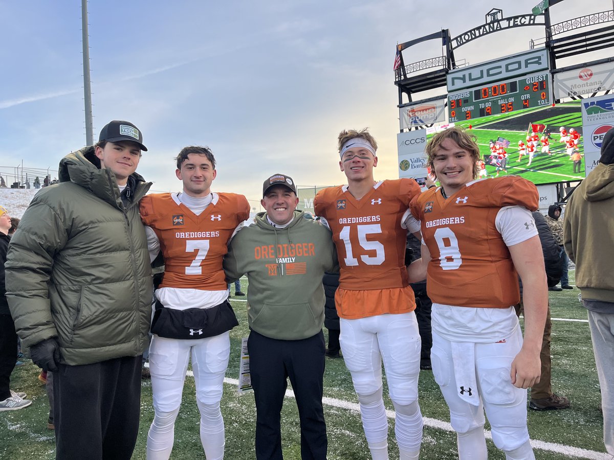 Very lucky to coach these 4 Great QBs from our home state of Montana everyday! Fortunate to continue to do what we love to do in the month of December!  Very Grateful for these guys and what they stand for! 12-0 and excited to our next challenge! 
#QBs
#Family