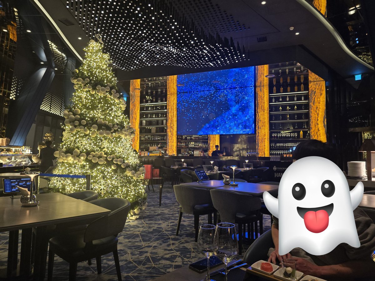 체력 저하여파로 별거못했디만 셋이 오랜만에 즐거운시간. 
먹는거는 1도 관심없는 서비..안타깝구만.
급 강남서 와주신 럭셔리 시호님과 즐거운대화+@ 
좋아하는 와인중 하나 인데 데일리로 마시라고 던져주시는 ㅎㅎ..감사합니다~~ ♡