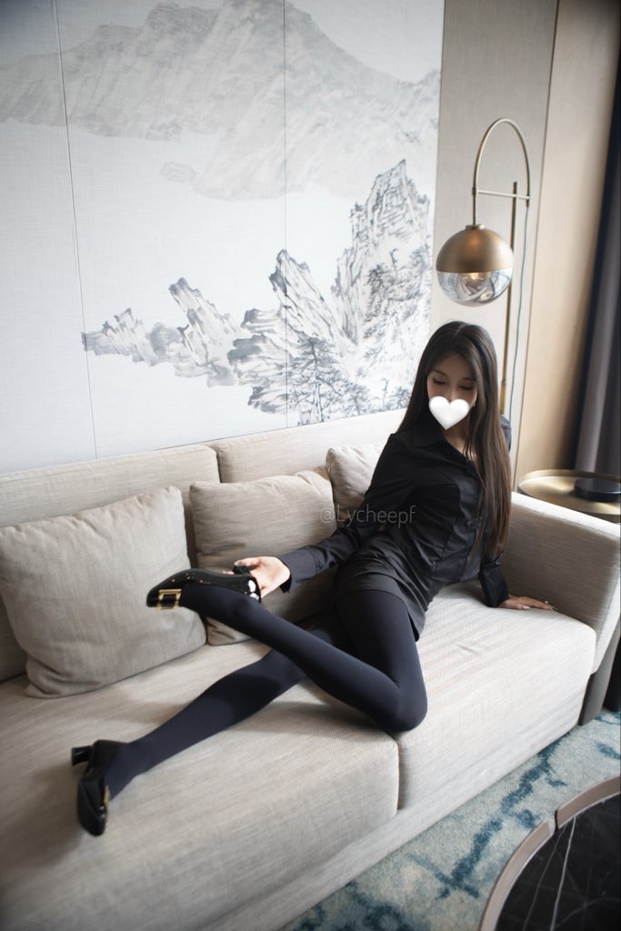 福利姬泡芙Lychee分享的黄推图片3 - 网红私拍内容