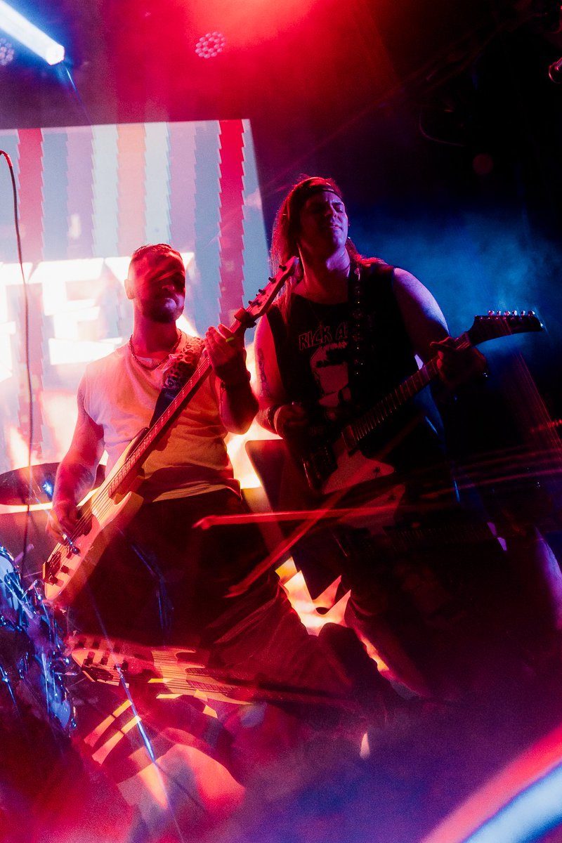 Cuando una banda de rock te pide que le hagas fotos y quedan tipo stranger things #concertphotography