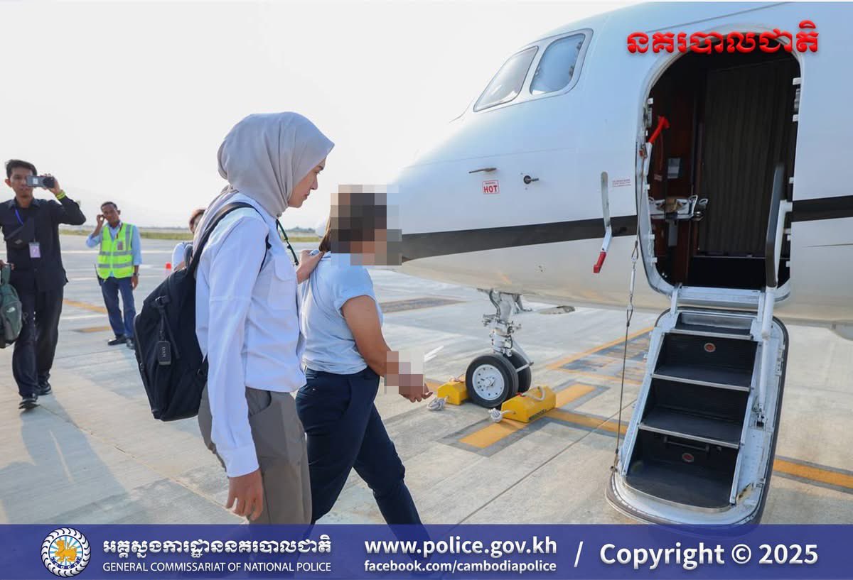 One of Indonesia’s largest drug operations now has its alleged kingpin in custody. Excellent cooperation between Indonesian and Cambodian authorities led to Kak Jinda’s arrest in Sihanoukville. She has been deported and handed over to Indonesian officers, where she will face