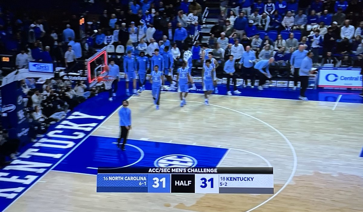 This Kentucky vs North Carolina game at Rupp featuring:

- Duke basketball highlights.
- John Calipari shoutouts.
- Jay Williams agreeing with every call against Kentucky.
- Ref showtime.
- Brandon Garrison.

This is rage bait. #BBN