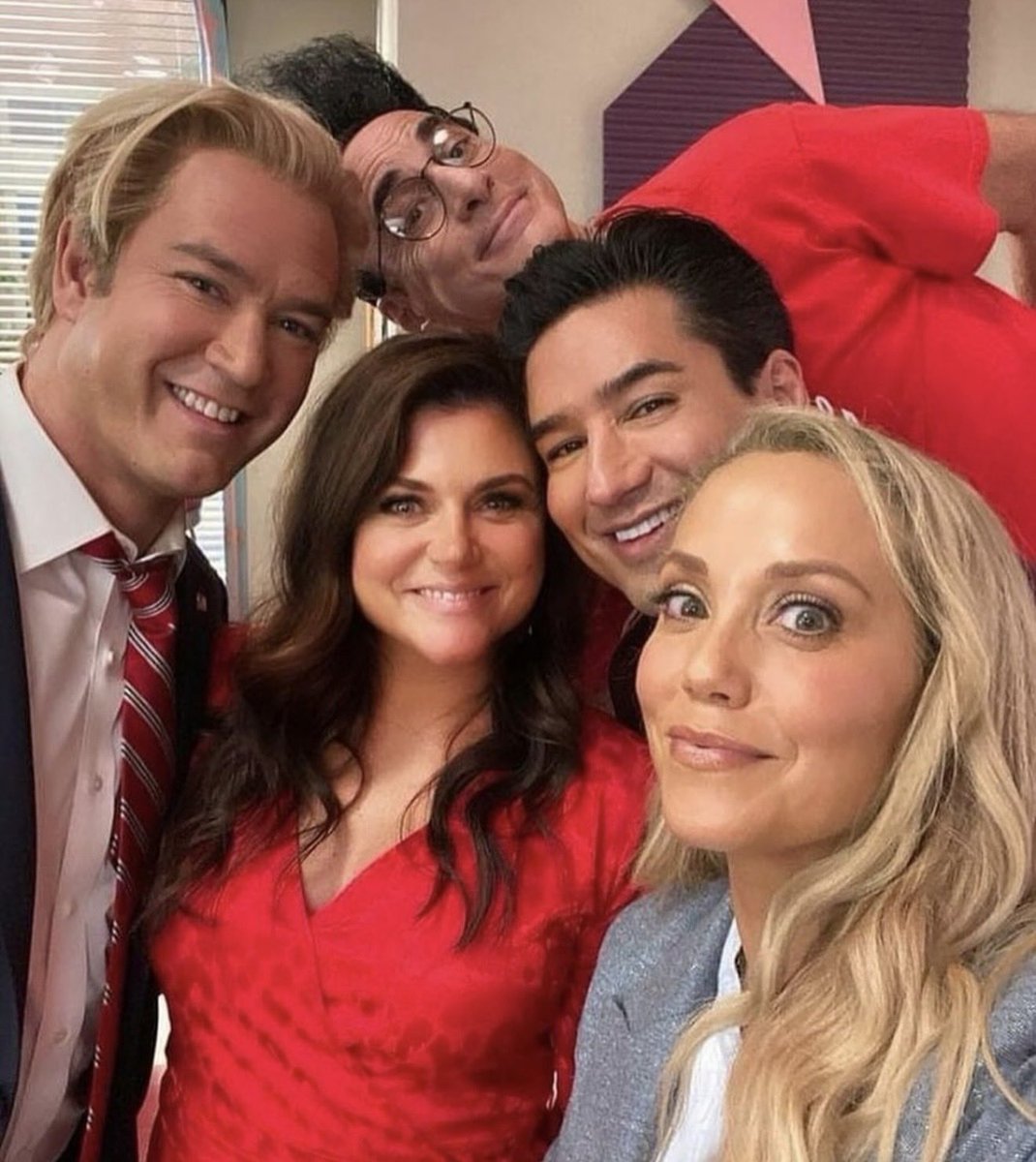 80sThen80sNow's tweet photo. All We Need Now is Lisa and Mr. Belding and this Would Be PERFECT!.  R.I.P. Dustin Diamond

#savedbythebell #bayside #tigers https://t.co/UT94Dd5nZj