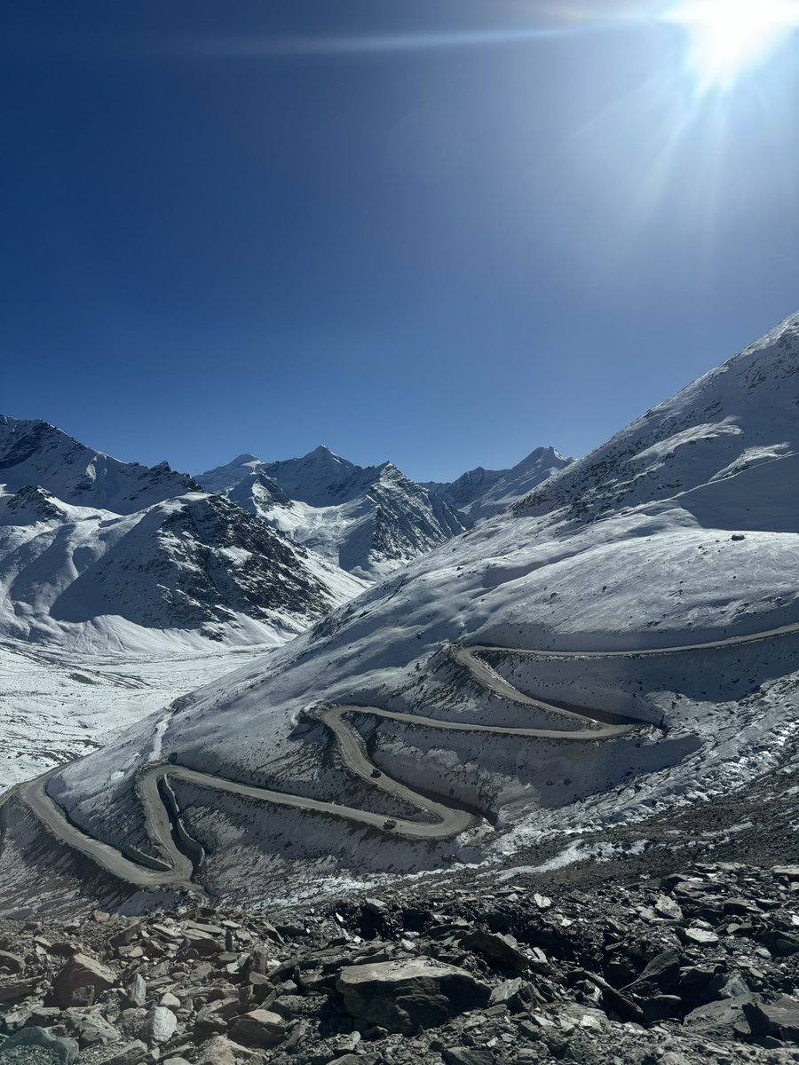 VandiniJ's tweet image. 📸 Favourite shots from
Sissu → Sacred Gumbok Rangan ⛰️

P.S. One of the best drives I’ve had in this belt.