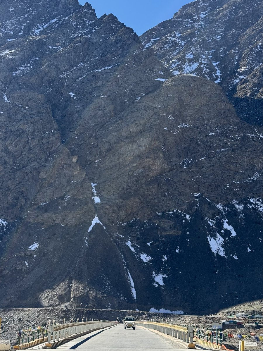 VandiniJ's tweet image. 📸 Favourite shots from
Sissu → Sacred Gumbok Rangan ⛰️

P.S. One of the best drives I’ve had in this belt.