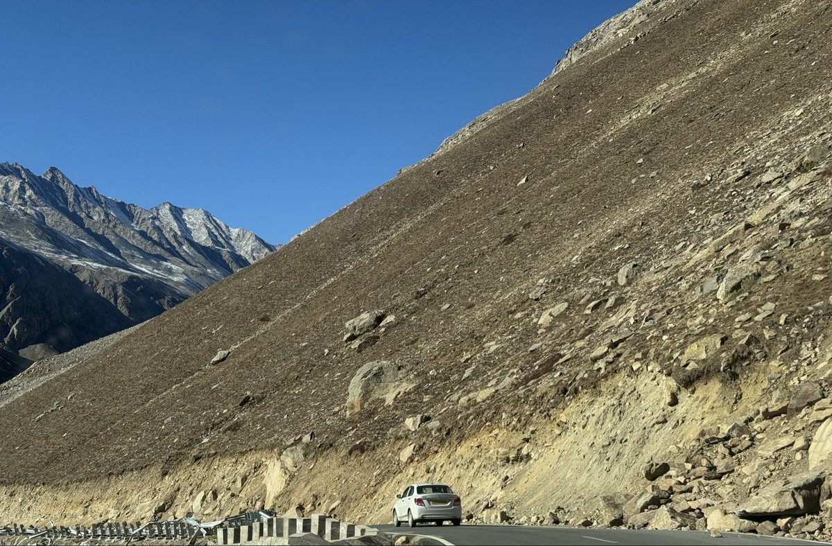 VandiniJ's tweet image. 📸 Favourite shots from
Sissu → Sacred Gumbok Rangan ⛰️

P.S. One of the best drives I’ve had in this belt.