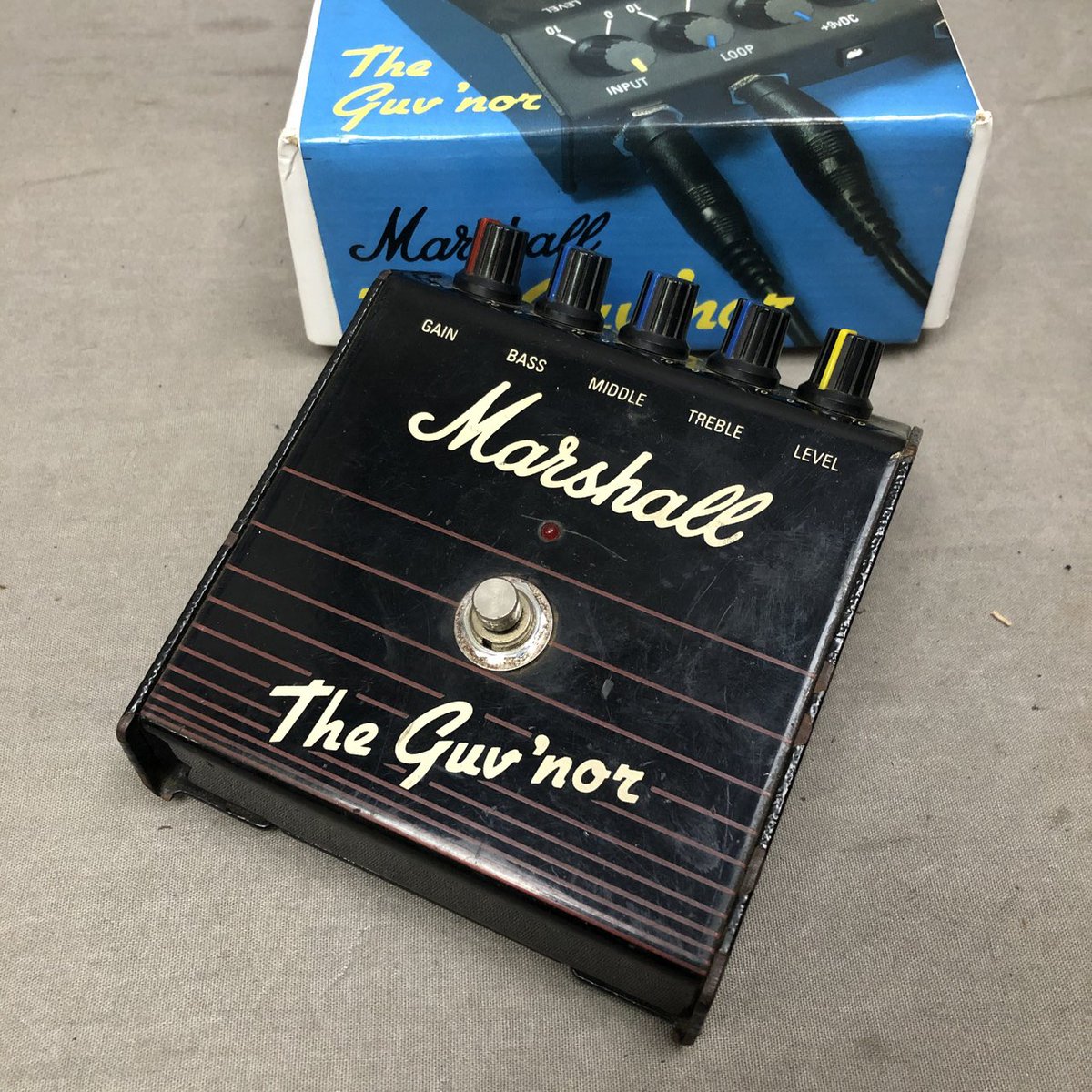 確かセールで平積みされてたMarshall ガバナーのリイシューモデル