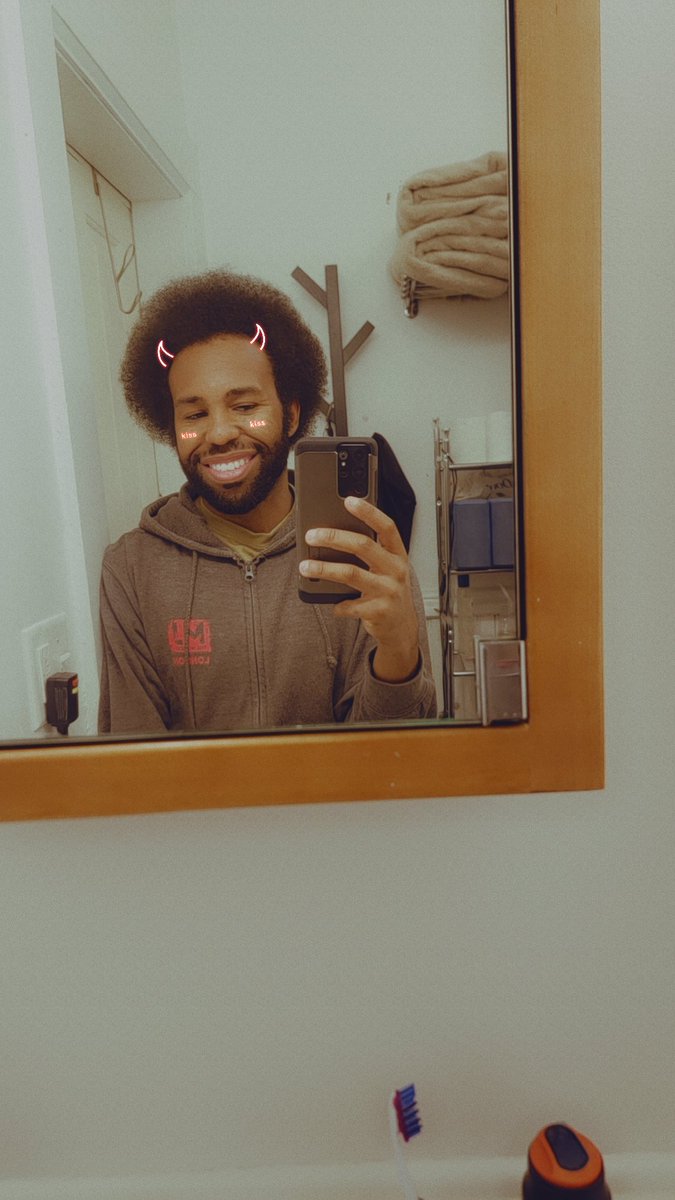 DukeDoggo's tweet image. How to find me at MFF!💚🐾
If you see a Michael Jackson jacket, it&apos;s likely me lmao💚