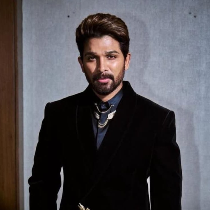 AVinthehousee's tweet image. BREAKING:

#LokeshKanagaraj has reportedly narrated the #IrumbukaiMayavi script to #AlluArjun.

The project was first planned with #Suriya, later approached to #AamirKhan, and has now reached AA. @MythriOfficial will produce once he gives the final nod.

The film is a superhero…