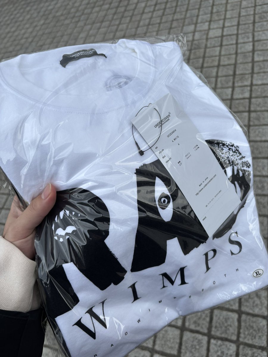 9977_se's tweet photo. 目当てのグッズは買えたしウバオク対バンは当たって最高に気分良い https://t.co/CEFY2QEdm7