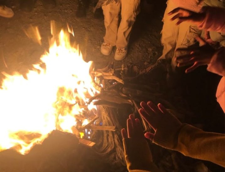 Winter ka real magic? People gathering around one fire 🔥✨
#TweetUK #tweeter #thandi