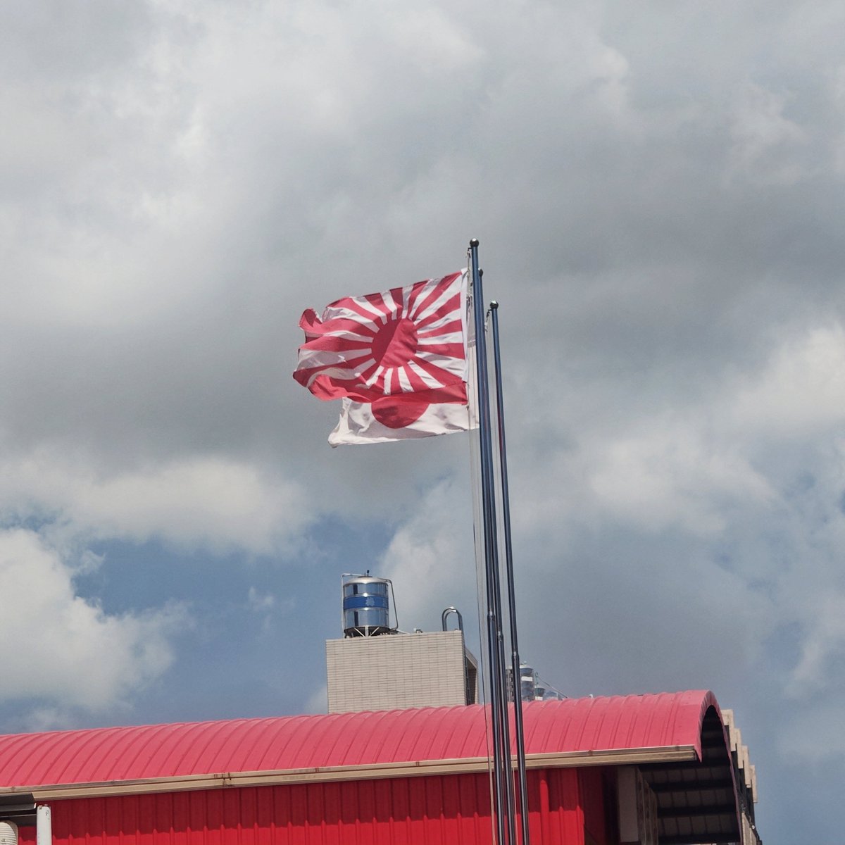 nippon_ukuraina's tweet image. 今年の6月、台湾国高雄市で見た風景。

日本大使館とかではない、現地の方が自らの意志で作った鳳山紅毛港保安堂。

日本の周り、ここまで友好的な独立国家は他にいないだろう。