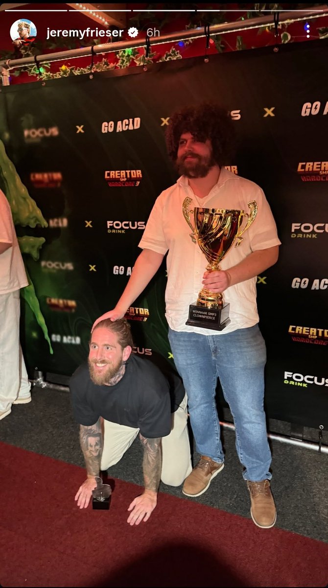 What's going on 😭😭😭 is shappo clown's dog now wtf