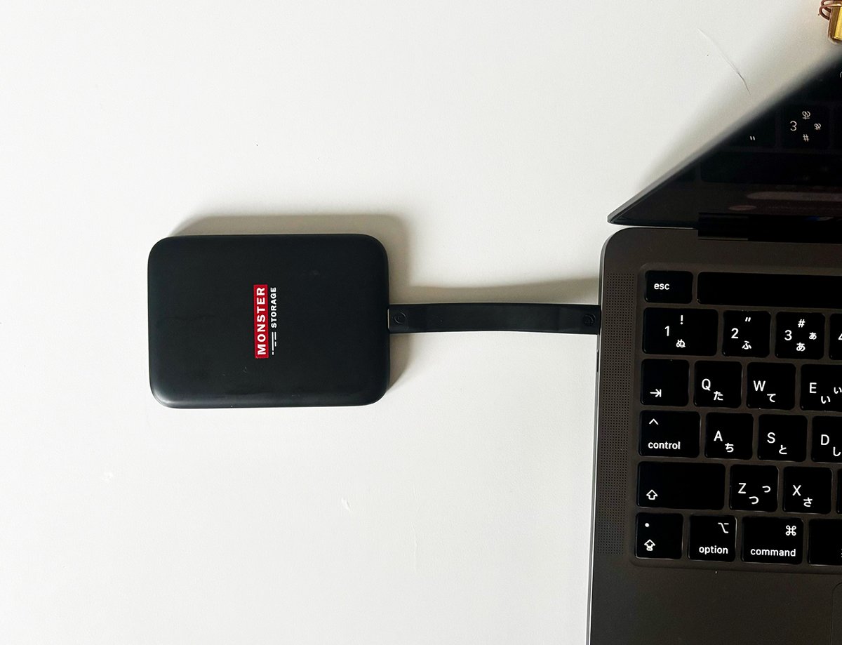 monsterstorage_'s tweet image. 仕事でも旅行でもこのポータブルSSDが手放せなくなってしまいました…パソコンやスマホの中だけで収まりきらないデータはぜひSSDを使って管理してみてください！😊
