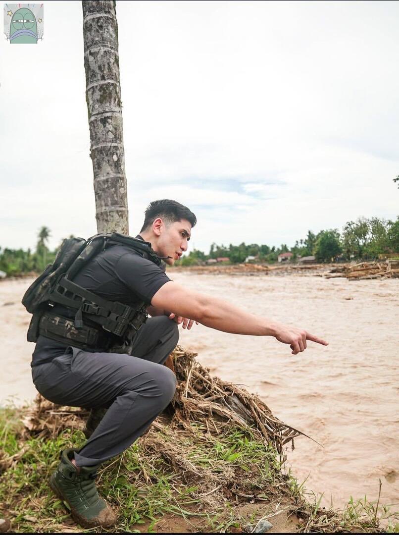 Ini maksudnya apa? Nyebur aja gak usah tunjuk2 <a href="/PartaiPAN/">Partai PAN</a> <a href="/ZUL_Hasan/">ZULkifli Hasan</a> , yg spt ini justru bikin org meninggalkan PAN