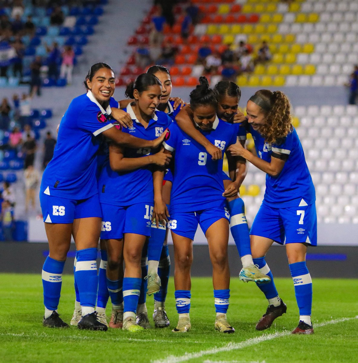 rodresca9's tweet image. ¡EL ÚNICO PROCESO DE EL SALVADOR!🇸🇻⚽️
- 5 años con el mismo DT, Eric Acuña.
- Base de legionarias (21) y muy buen scouting.
- Prioridad a la idea de juego, importan las formas, presionar arriba y tener la pelota.
Cuando se trabaja de esa manera, los resultados llegarán
🇸🇻3-0 🇭🇳