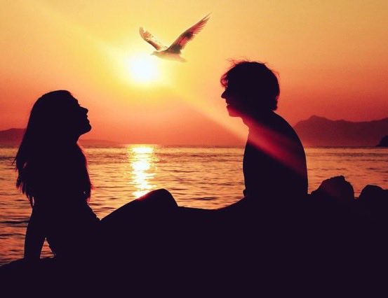 ياسيدي مليت ليلك
خذني ولو مرة لنهارك
ياسيدي تكفى دخيلك
سري يبي موته جهارك
مليت سرداب المشاعر
ومليت اكون الهام شاعر
ومليت من كثر التفاتك
قبل تهمس لي شفاتك
مليت انا الحب الكبير
اللي أمانه في الظلام
ياسيدي ماهو كثير