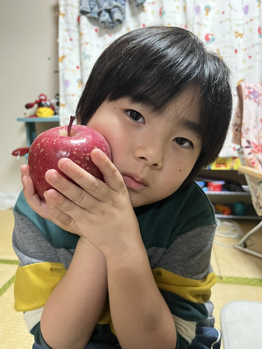 black_tree0406's tweet photo. なんだかたくましくなったなぁ🥰

#愛息子
#りんご🍎 https://t.co/oHQuupYnYg
