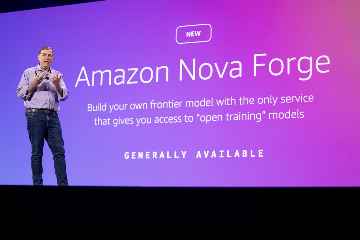 ajassy's tweet image. Really enjoyed Matt’s keynote at #AWSreInvent today. So much innovation happening in @awscloud, and you could see it with the array of launches he unveiled.

So many parts of the keynote worth watching, but will point to a few:

1/ Excited about the availability of Trainium3.…