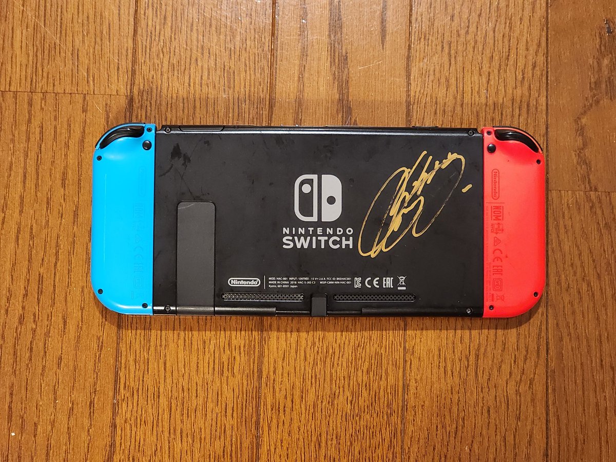 Switch2になったけど、うちのSwitchは木村明広先生のサインが入ってる