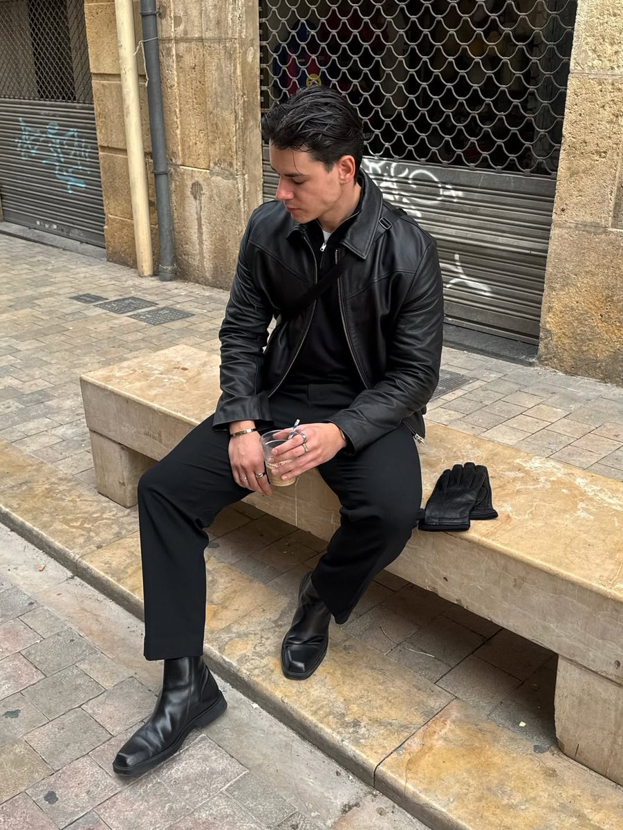 BODASKINS's tweet photo. Daniel Tybinkowski shows how to master an all-black look with our classic black leather jacket as the centrepiece 🔥

https://t.co/CIelLdBTz8
