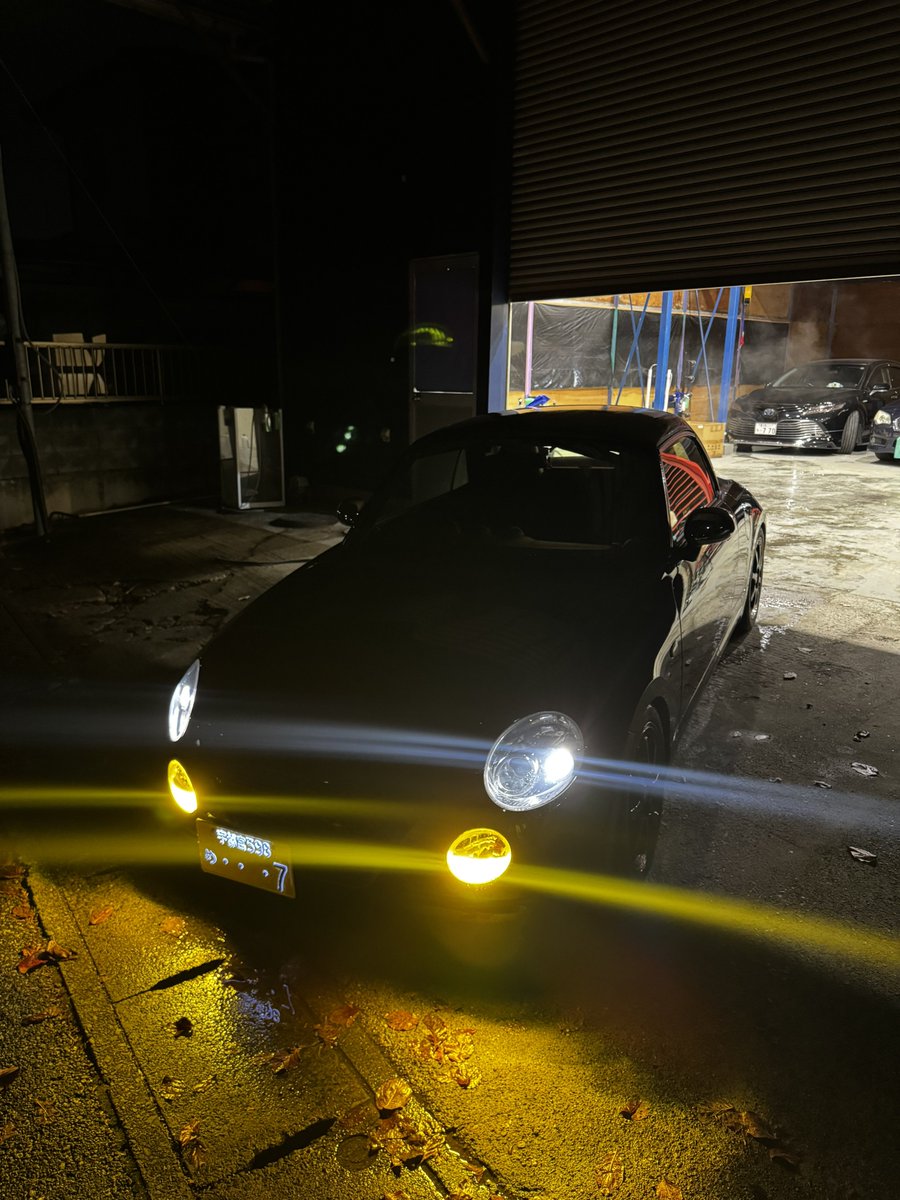 もはや黒すぎて夜だとコペンの形が分からない🤣

ライトだけ浮いてるみたい🤩