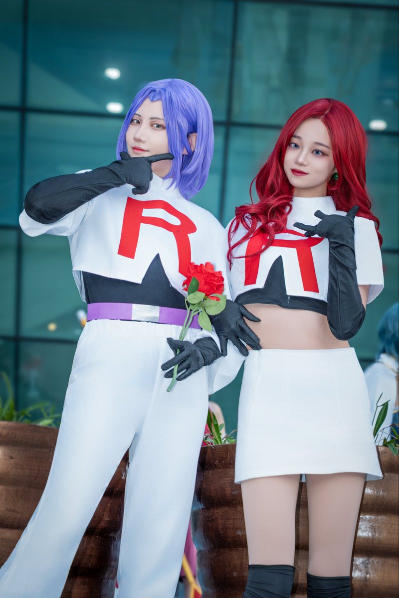 2025.11.29 대구코믹월드

포켓몬스터-로켓단 로이&amp;로사

우리가 누구냐고 물어보신다면!

나는 로사! ( <a href="/yeongsu_1125/">영수/트친소(대코 토)</a> )
나는 로이! ( <a href="/ddddd357/">단 ◟(ᵔ ̮ ᵔ)͜💐 / 서코 토</a> )

📸photo by. 디장님 ( <a href="/di_jang01/">DIJANG📸</a> )

#cosplay #コスプレ #포켓몬스터 
#로켓단 #ロケット団 #ポケットモンスター #TeamRocket #Pokémon