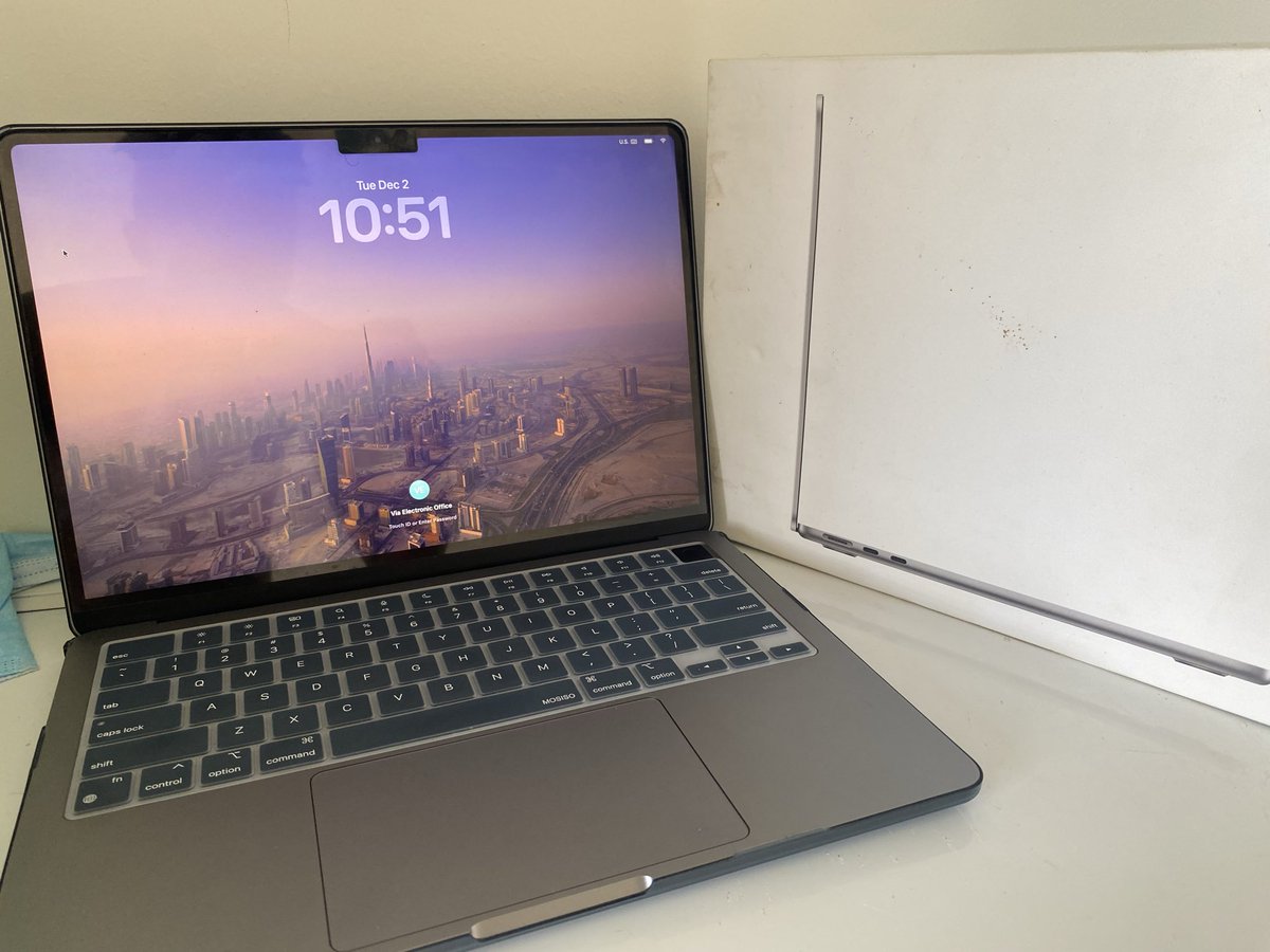 Via_Electronic's tweet photo. Everyone want one grab yours now 
Mcbook air M3 512GB 16GB RAM. https://t.co/or854x8yYz