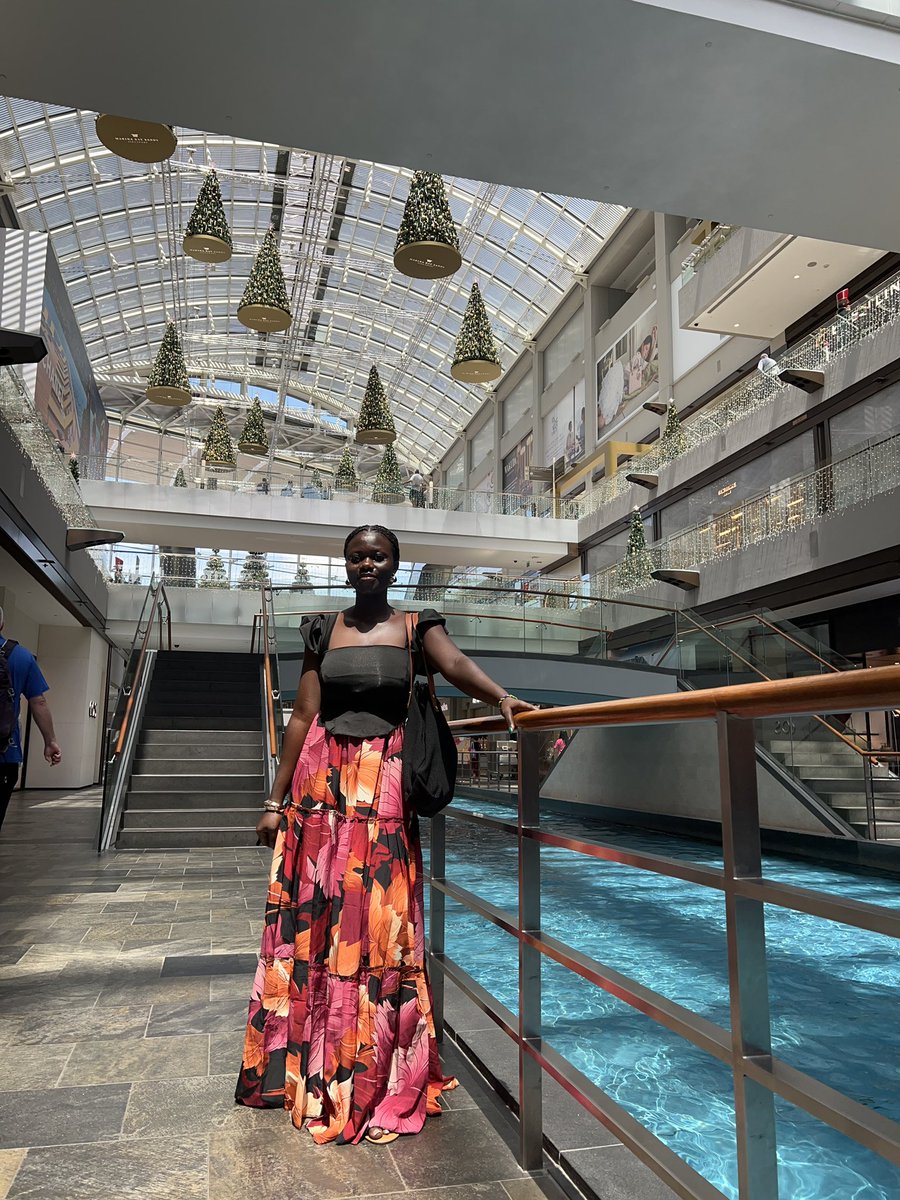 Efyakimora's tweet image. Shots from my first day in Singapore 🇸🇬 
Shot by myself, I used a tripod. How is the outcome?