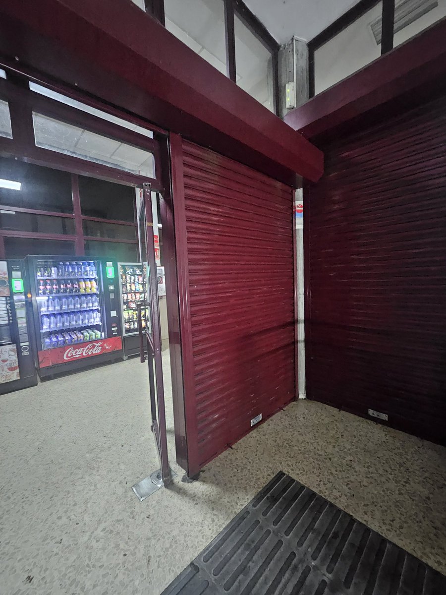 ❌️ #Ferrol merece transportes públicos del s XXI y estaciones que no dé miedo atravesar. Y aunque es obvio que la demanda es la intermodal, la estación de autobuses precisa mejoras inmediatas: personal de seguridad, luz, más limpieza y concesión de la cafetería. Sigo⬇️