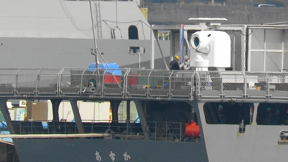 agcdetk's tweet image. 2025/12/02
試験艦「あすか」レールガンの海上試験を終えたあと、
新たに防衛装備庁が研究中のレーザー兵器100Kwを搭載し海上試験に向けJMUで装備中。
来年には飛翔体の海上試験も行われるようです。
各国のレーザー兵器の動向も含め動画を編集しました。

動画youtu.be/J8djec-zIy8