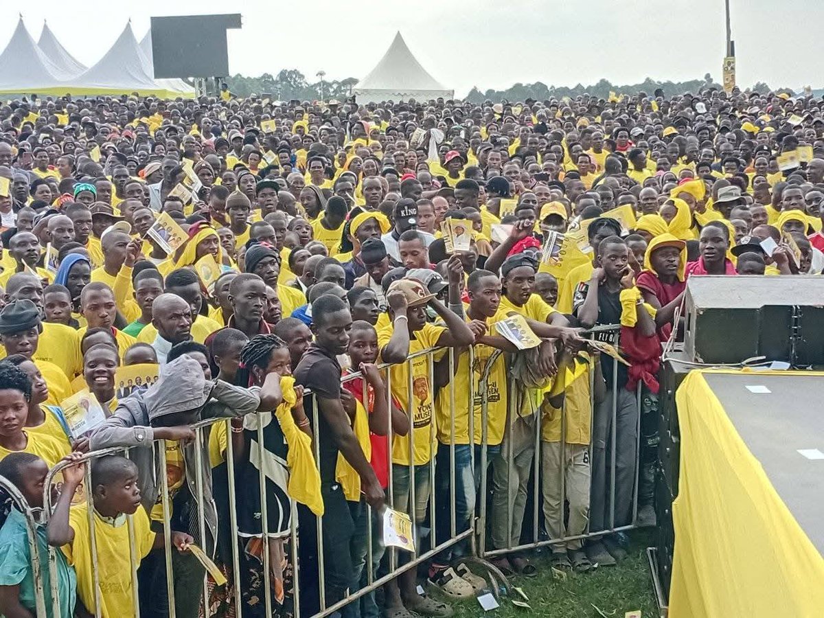 pafrican55's tweet photo. JUST IN: Massive turnout at Kyirambi Playground in #MITOOMA this morning. Residents arrived early to welcome NRM presidential candidate Yoweri Kaguta Museveni. Organisers report continuous surges in the crowd.
@climate_justice
#passoverfestival Nigerians Luwero Britney Journey https://t.co/We3BnYyAp1