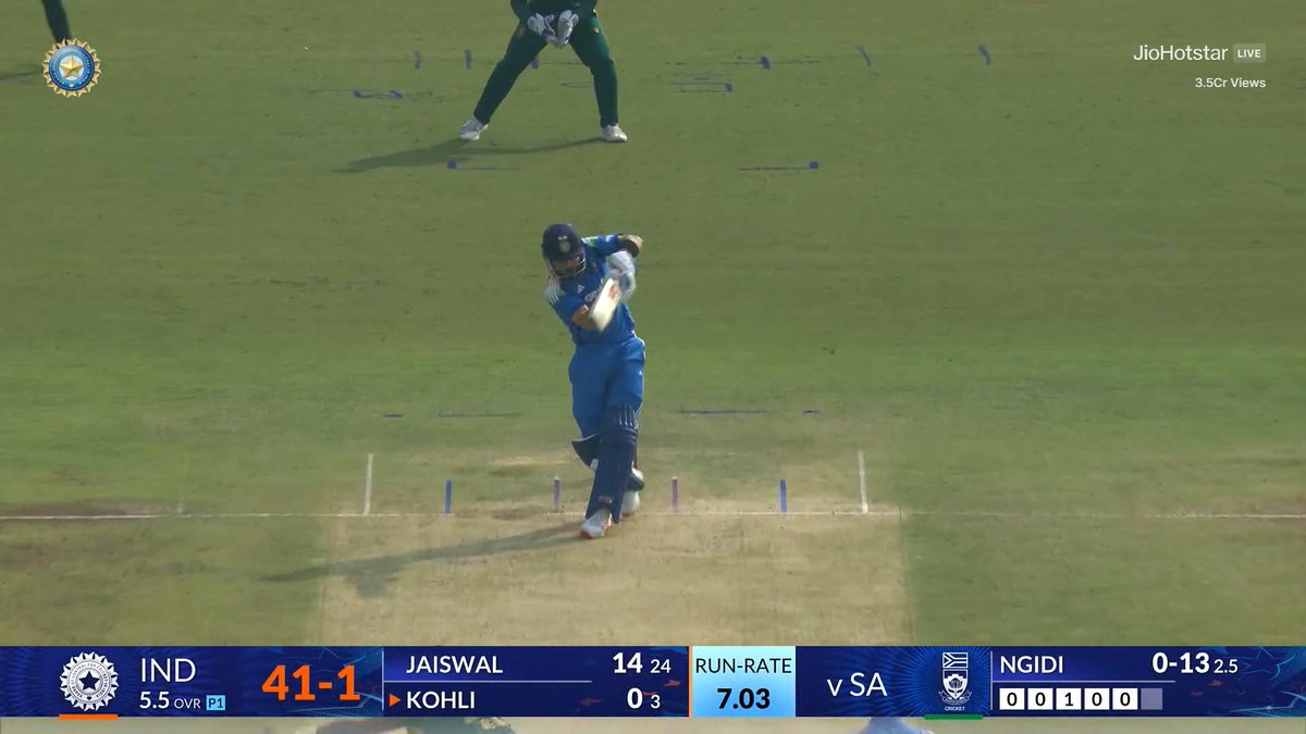 choubeyjeee's tweet photo. Fourth delivery of the innings and Kohli’s first scoring shot is a HUGE mid-wicket six 🤯
2016 version was aggressive, but this is different gravy ❤️😭 https://t.co/CQTO684lbr