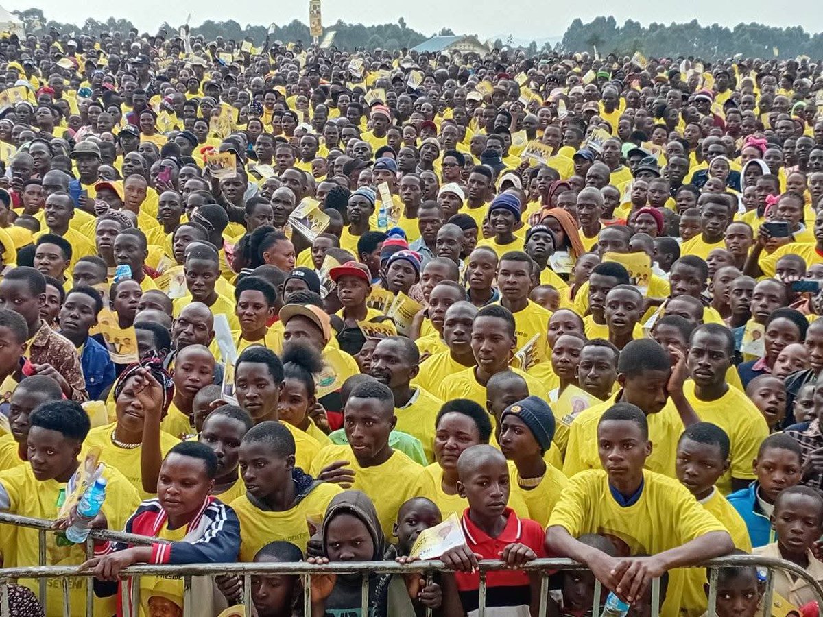 pafrican55's tweet photo. JUST IN: Massive turnout at Kyirambi Playground in #MITOOMA this morning. Residents arrived early to welcome NRM presidential candidate Yoweri Kaguta Museveni. Organisers report continuous surges in the crowd.
@climate_justice
#passoverfestival Nigerians Luwero Britney Journey https://t.co/We3BnYyAp1