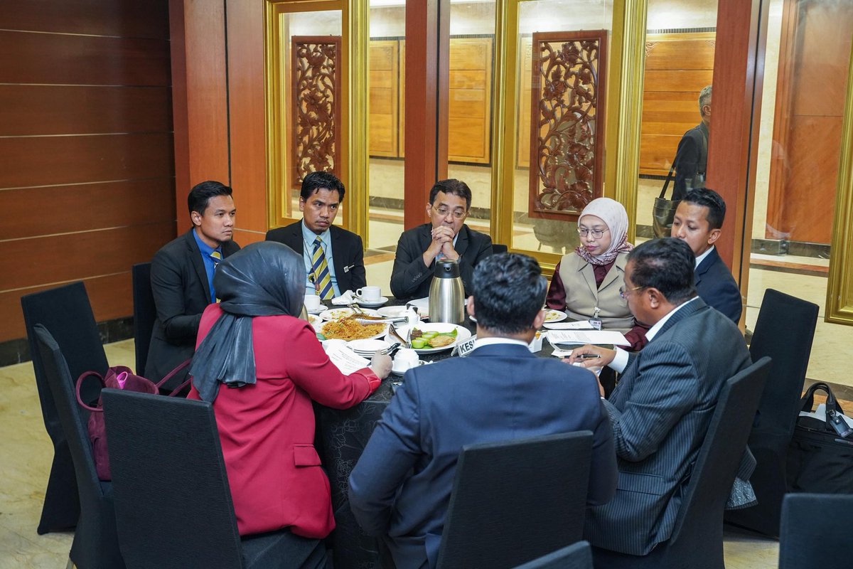 mykesuma's tweet photo. 📢 KESUMA perkasakan reskilling & upskilling rakyat!
Melalui HRD Corp, JTM & PERKESO, lebih 78K peserta sedang dilatih, permintaan latihan meningkat, & kadar penempatan kerja capai hampir 60%!
Komitmen kukuh menuju tenaga kerja masa depan.
#KESUMA #HRDCorp #JTM #PERKESO https://t.co/vurOcY8Ijc