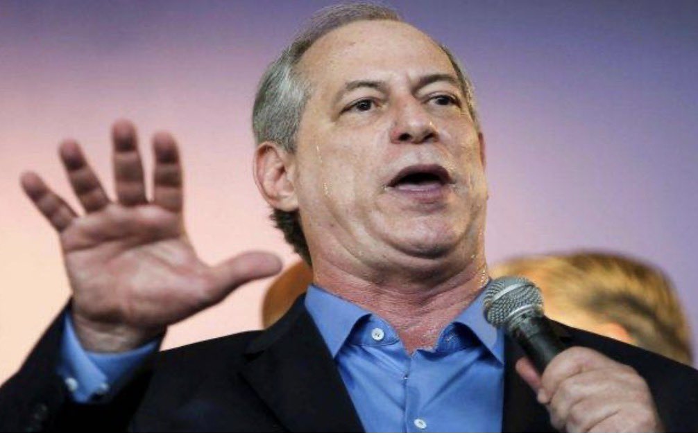 Clauwild1's tweet image. Parece que esqueceram rapidamente as diretrizes que balizam a ideologia do “coroné” Ciro Gomes. 

Para refrescar a memória dos desmemoriados de conveniência e trapalhões políticos: “Eu quero o controle social e o fim da ilusão moralista católica”. Um político decadente,…