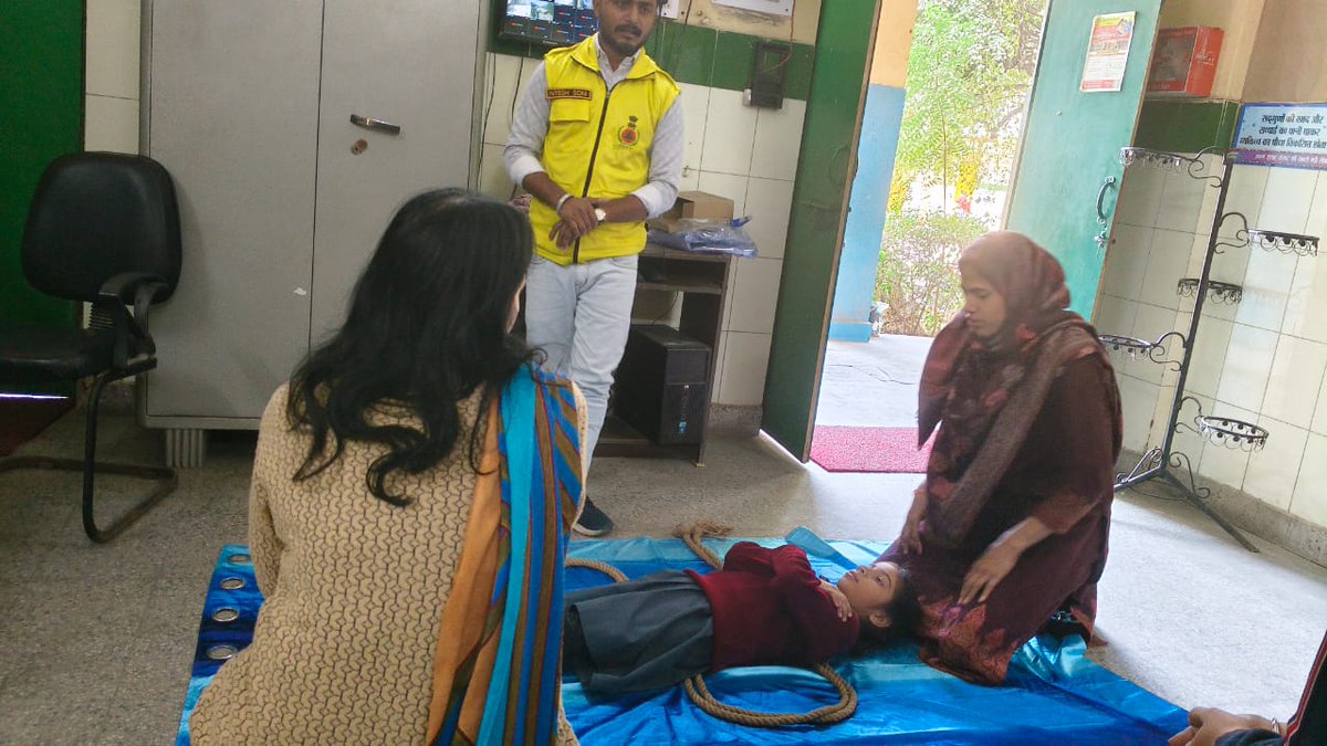 TrinityFound002's tweet photo. Suraksha Sathi Teachers’ Training at Chand Nagar B-Block (Girls)!
Trinity Foundation successfully conducted the MCD Teacher Training Program at Chand Nagar B-Block (Girls), School ID: 1556099.

#SurakshaSathi #TrinityFoundation #MCDTeacherTraining #EmergencyPreparedness https://t.co/YljEkhNnQB