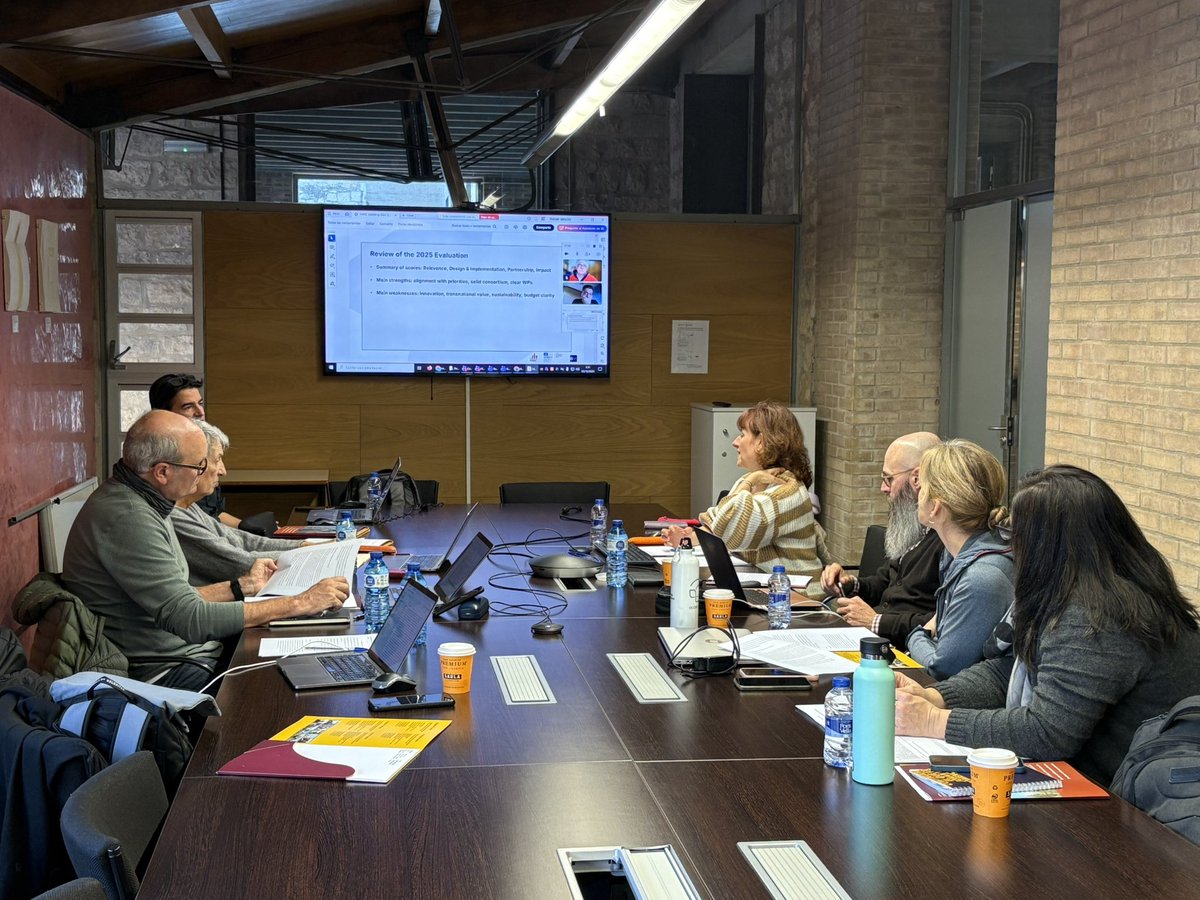 Avui som a la <a href="/UdGLletres/">Facultat de Lletres UdG</a> per a seguir dibuixant el projecte HIKE al costat de la UDG, 🇫🇷 <a href="/ffrandonnee/">FFRandonnée</a> , <a href="/FundacionCruyff/">Johan Cruyff Foundation</a> , 🇮🇹<a href="/FieItalia/">FIE Italia</a>, <a href="/ERA_EWV_FERP/">ERA_EWV_FERP</a> 

Seguim treballant per apropar els valors de muntanya . 

#sentlamuntanya #sommuntanya