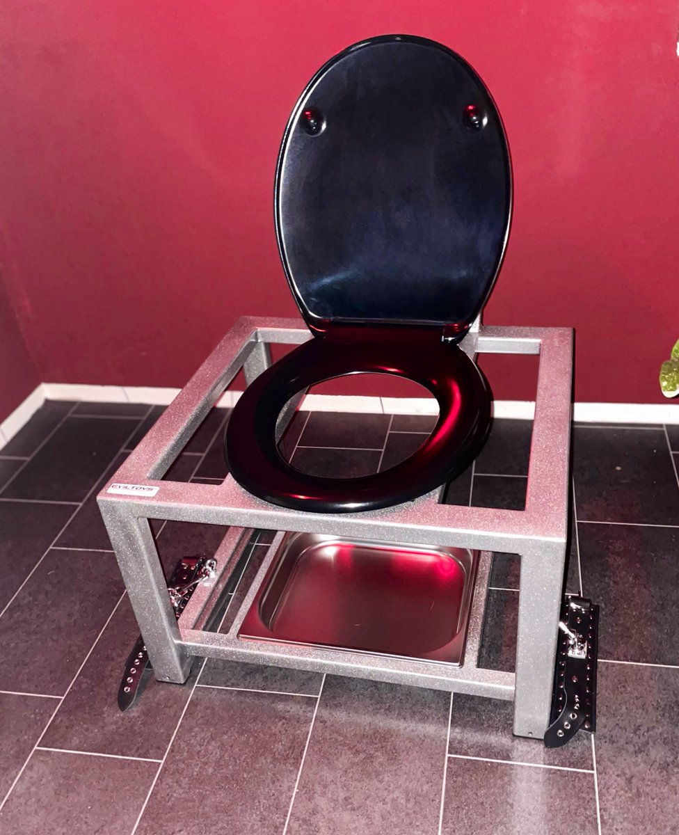 Endlich kann ich dir richtig bequem ins Gesicht pissen &amp; in den Rachen scheißen ✨

#humantoilet #toilet #fetish #fetisch #kaviar #natursekt #ns #kv #toilettenerziehung #erziehung #lanakalashnikova #piss #scat #bondage #bdsm #dominatrix #sklave #toilettensklave #cuckold #pee