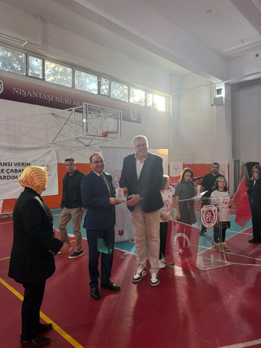 Kaymakamımız Cevdet Ertürkmen ve İlçe Millî Eğitim Müdürümüz Sevgi Yücel, 3 Aralık Dünya Engelliler Günü dolayısıyla Nişantaşı Nuri Akın Anadolu Lisesi’nde düzenlenen “Özel Olimpiyatlar Şişli Oyunları” programına katılarak özel öğrencilerimizle bir araya geldiler.