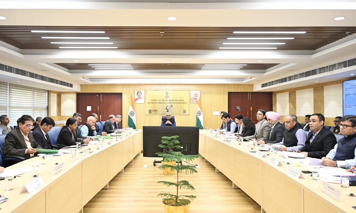 EnvironmentPib's tweet image. Union Environment Minister Shri Bhupender Yadav reviews #AirQuality Situation in Delhi-NCR

shri @byadavbjp directed Authorities from NCR States to accelerate on-ground implementation of Annual action Plans on #AirPollution Management

📝 pib.gov.in/PressReleasePa…