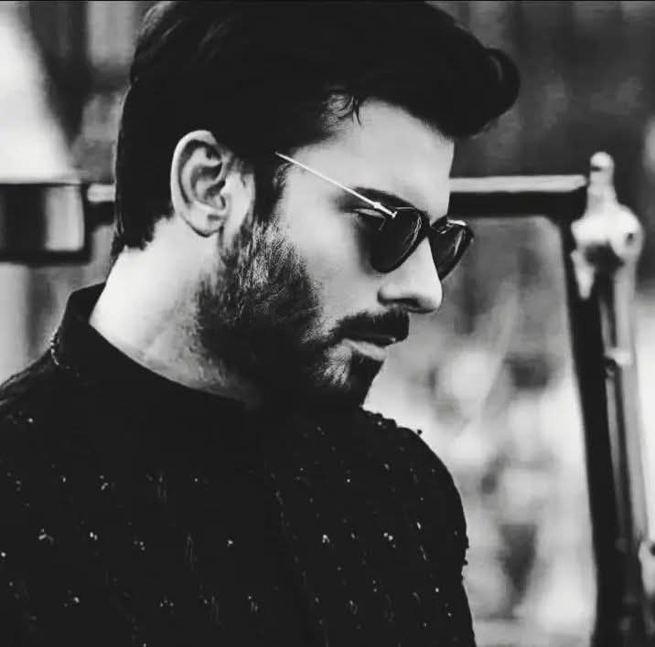 یہ لوگ بعد میں دَر دَر کی خاک چھانیں گے
ہمارے جیسوں کے نعـم البـدل نہیں ہوتے۔۔!!
#قومی_زبان