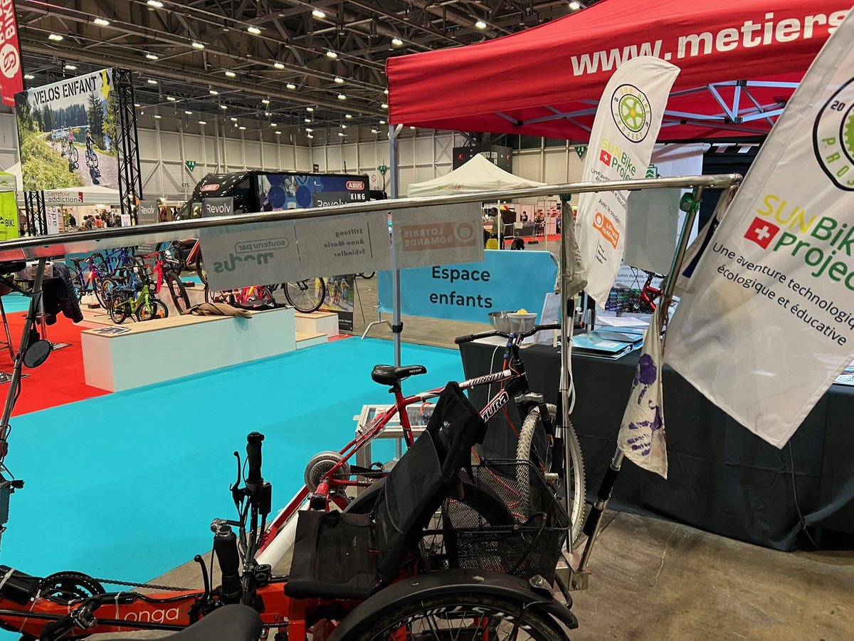 Invités par Cycles Jean Brun au #SalonDuVélo des Automnales, merci pour leur soutien et à la Loterie Romande 🙏
Coup de cœur pour le vélo solaire du Sunbike Project 🌞🚴‍♂️Entre innovations, ambiance africaine et un jeu d’arcade nostalgique… un salon varié 
#Automnales#Geneve