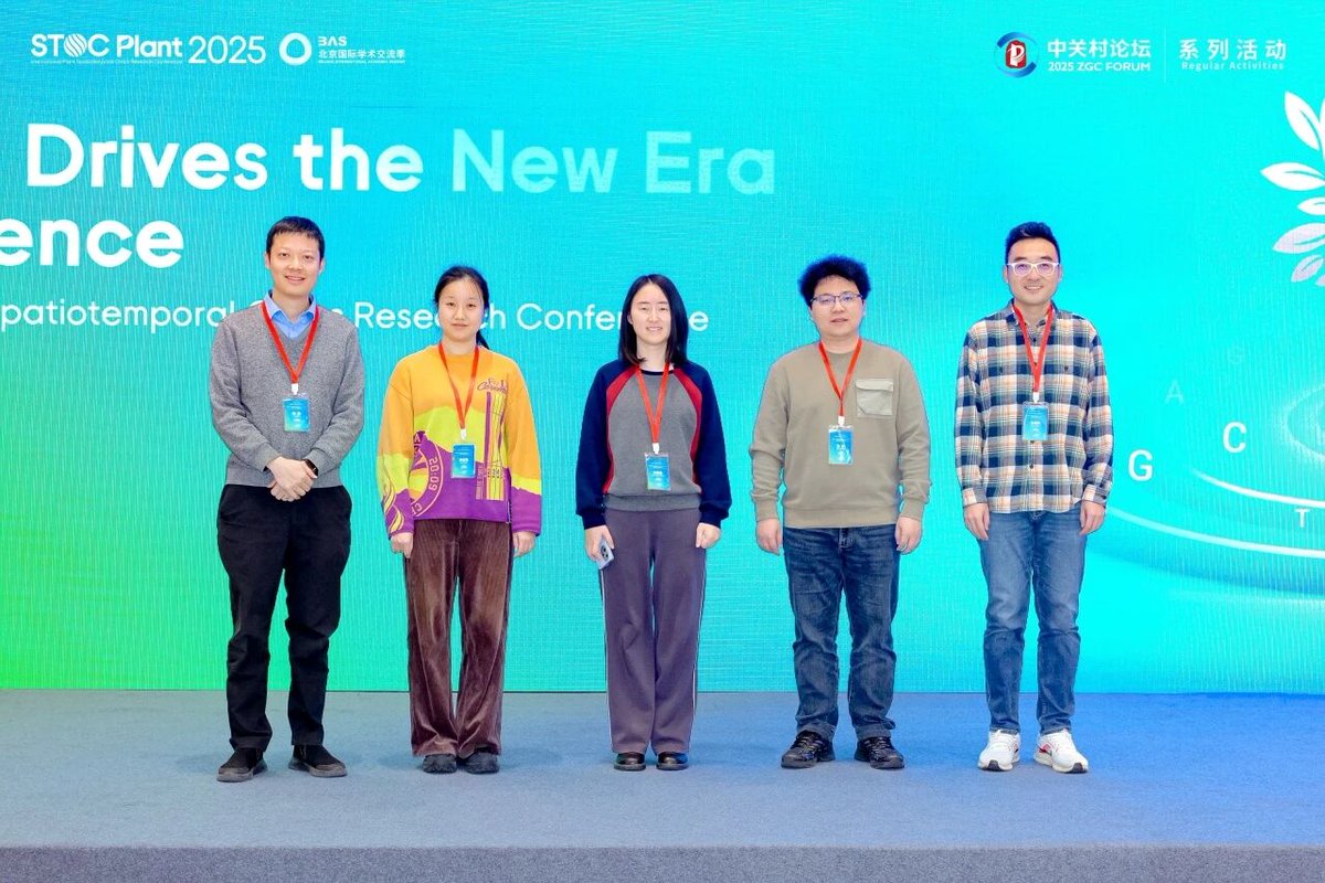 ST_Omics's tweet image. That’s a wrap on #STOCPlant2025! 🚀Thanks for exploring the future of plant research with us in Beijing. We proudly showcased our Nanoscale Stereo-seq technology.Highlights here:🔗 bit.ly/4p8L41U
#STOmics #SpatialBiology #OneEarth