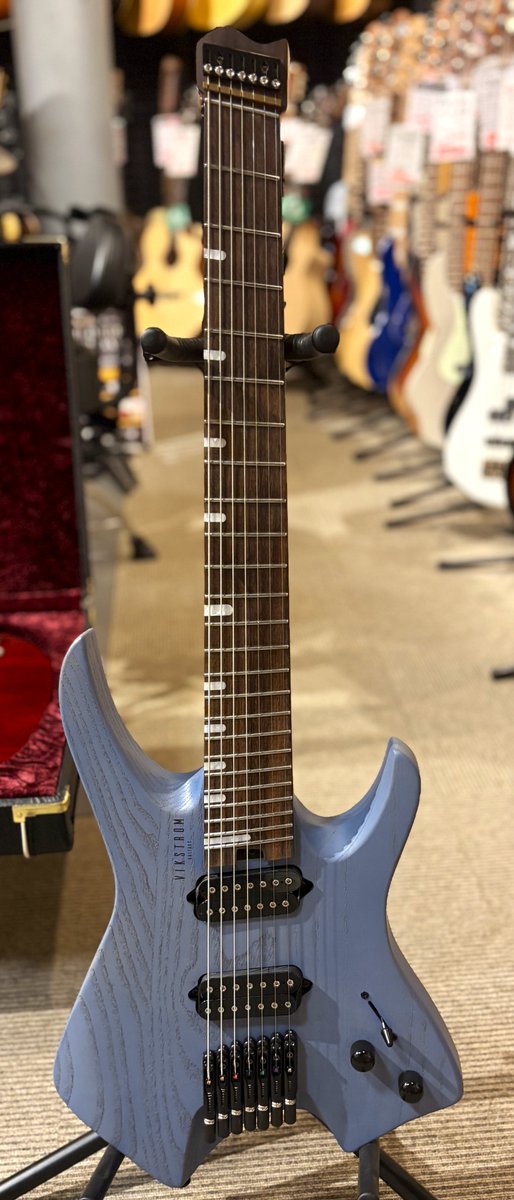 NEWヘッドレスギターブランドが遂に登場！7弦でファンフレットがなんと