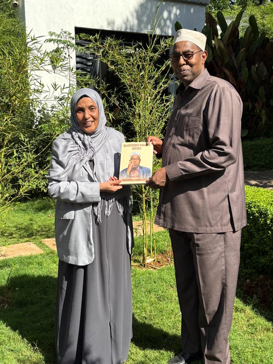 Waxaan kaaga mahadnaqayaa Danjire <a href="/AMB_Affey/">Mohamed Affey</a> casumaaddii, qadadii macaanayd iyo weliba warbixintii aad iga siisay hawshii laga soo maray dib u dhiska dawlad  Soomaaliyeed burburkii ka dib. Ilaahay ha kaa abaalmariyo dadaalka iyo daacadnimada aad dadkaaga u muujisay.