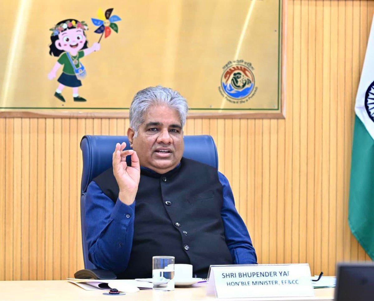 byadavbjp's tweet image. Chaired the sixth high-level review meeting on air pollution in Delhi-NCR today.

Asked all concerned State/UT authorities to expedite the on-ground implementation of all decisions taken in previous five meetings, to improve air quality in the region. 

Requested each stakeholder…
