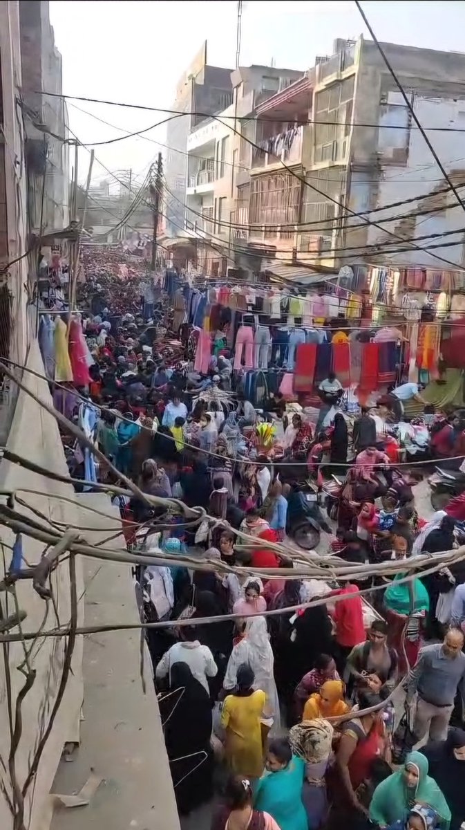 adityamittal01's tweet photo. THREAD 🧵: गाज़ियाबाद का अवैध रविवार बाज़ार , ये बाज़ार है या लोगों की ज़िंदगी से मज़ाक?
@dm_ghaziabad @ghaziabadpolice @UPGovt @myogiadityanath @Uppolice @sunitadayalbjp @VikramadityaSM @AtulGargBJP @AmitShah @narendramodi https://t.co/z61k21OqMV