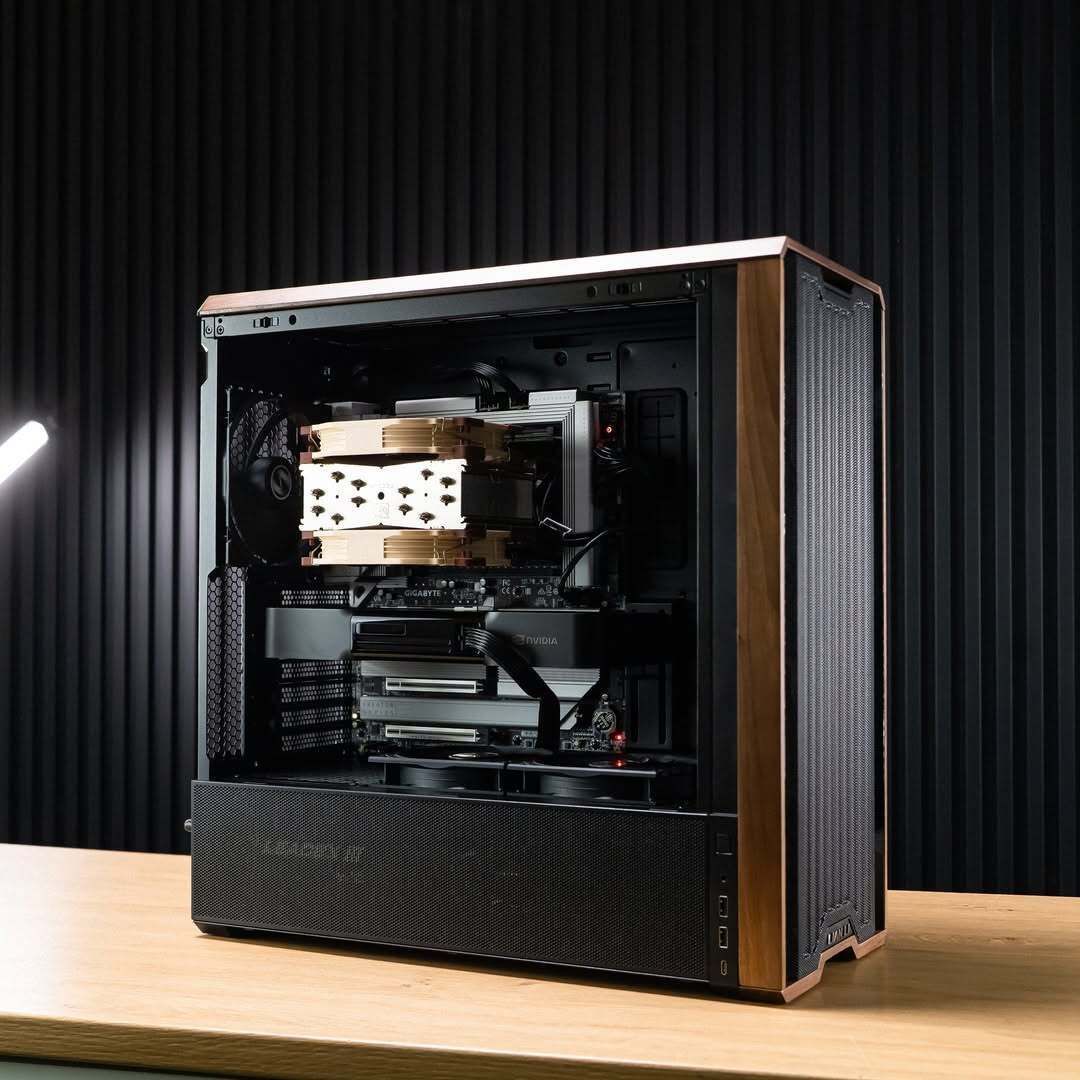 GlobalLianli's tweet image. POV: You just found your next crush.

Cr. @emarque.co @emarque.ai

#lianli #case #pc #setup #build