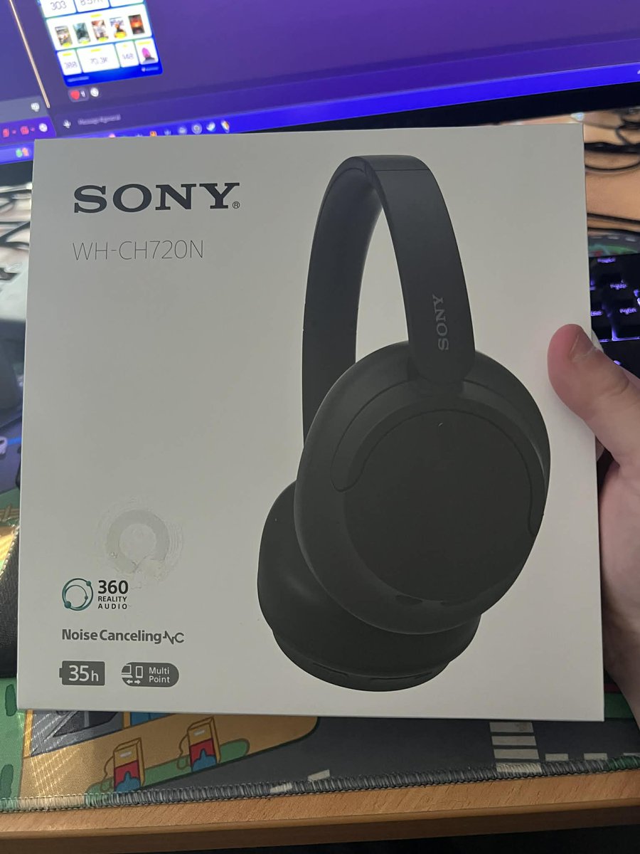 Went to JBhifi today and picked up a new pair of headphones so i can listen to my metal tunes on the go!
